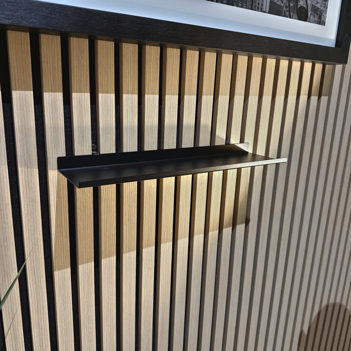Empty shelf showing the screw fixing between the slats
